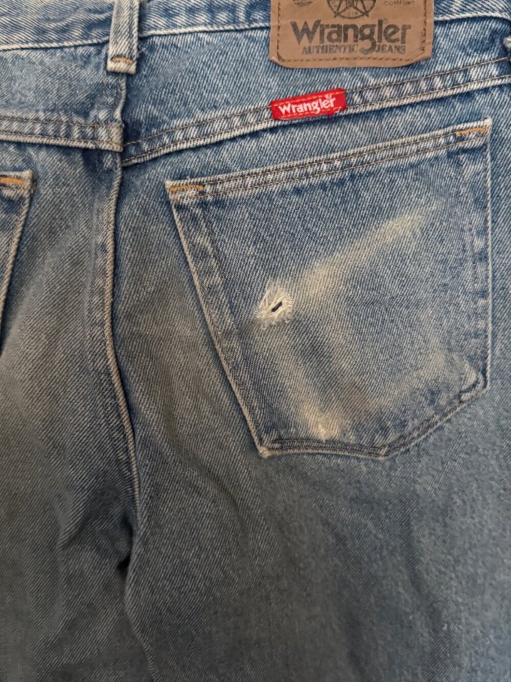 Wrangler Vintage Mens Authentic Jeans Blue 28x30 Distressed Denim Straight Leg - Picture 4 of 5
